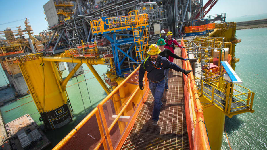 U.S. crude oil rises 3% on weaker dollar, slightly improved 2024 demand outlook